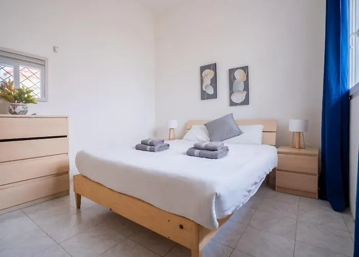 3bd Charming House With Terrace, Fireplace And Bbq * Saint Julian's