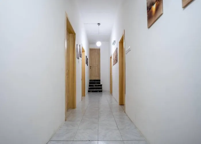 아파트 3bd Charming House With Terrace, Fireplace And Bbq