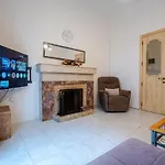 3bd Charming House With Terrace, Fireplace And Bbq * Saint Julian's
