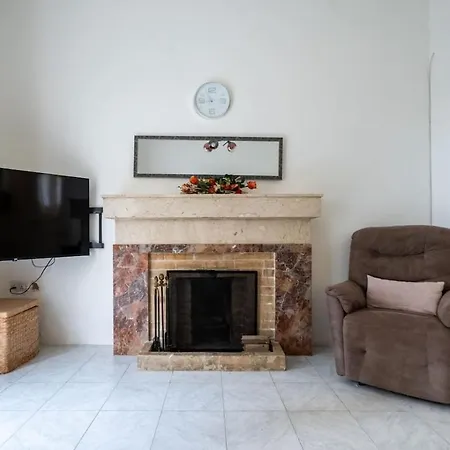 3bd Charming House With Terrace, Fireplace And Bbq Daire