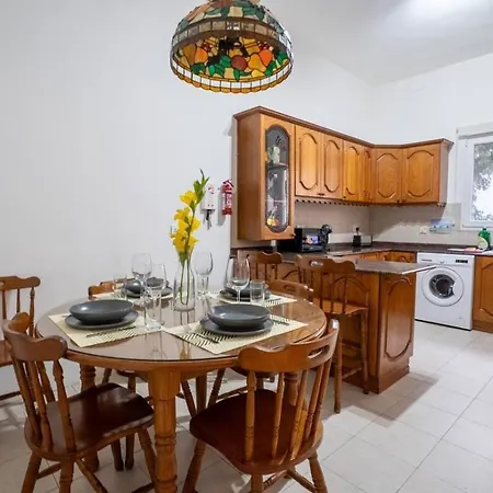 3bd Charming House With Terrace, Fireplace And Bbq Daire