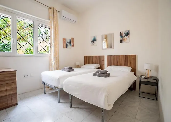 3bd Charming House With Terrace, Fireplace And Bbq Apartman