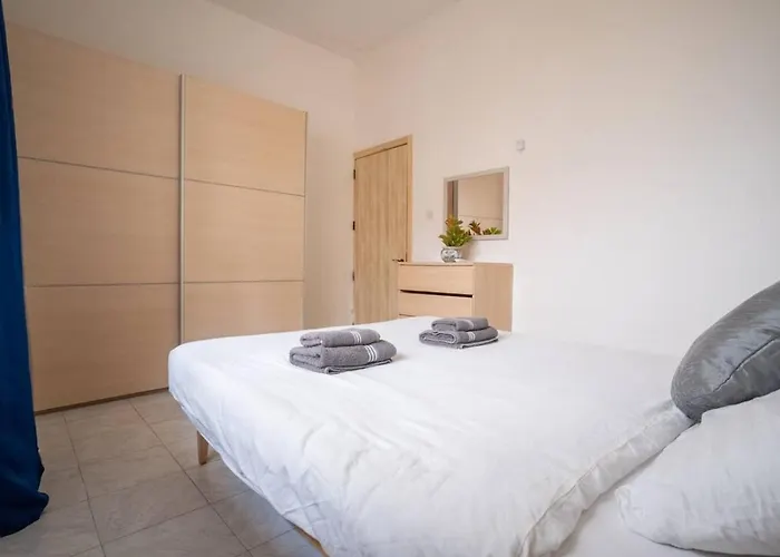 Apartman 3bd Charming House With Terrace, Fireplace And Bbq *