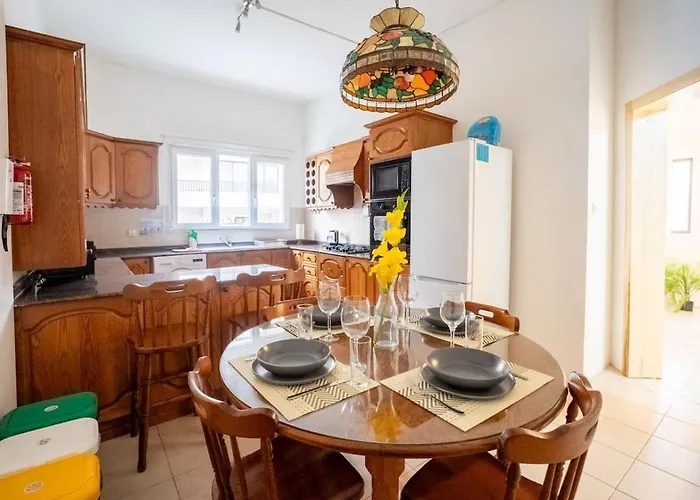 3bd Charming House With Terrace, Fireplace And Bbq Apartman