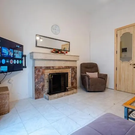 3bd Charming House With Terrace, Fireplace And Bbq * St. Julian's