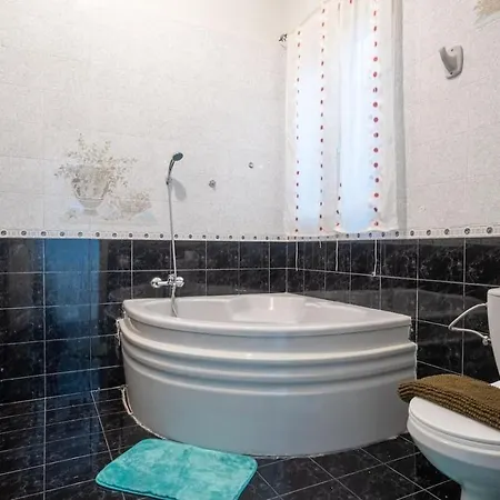 3bd Charming House With Terrace, Fireplace And Bbq